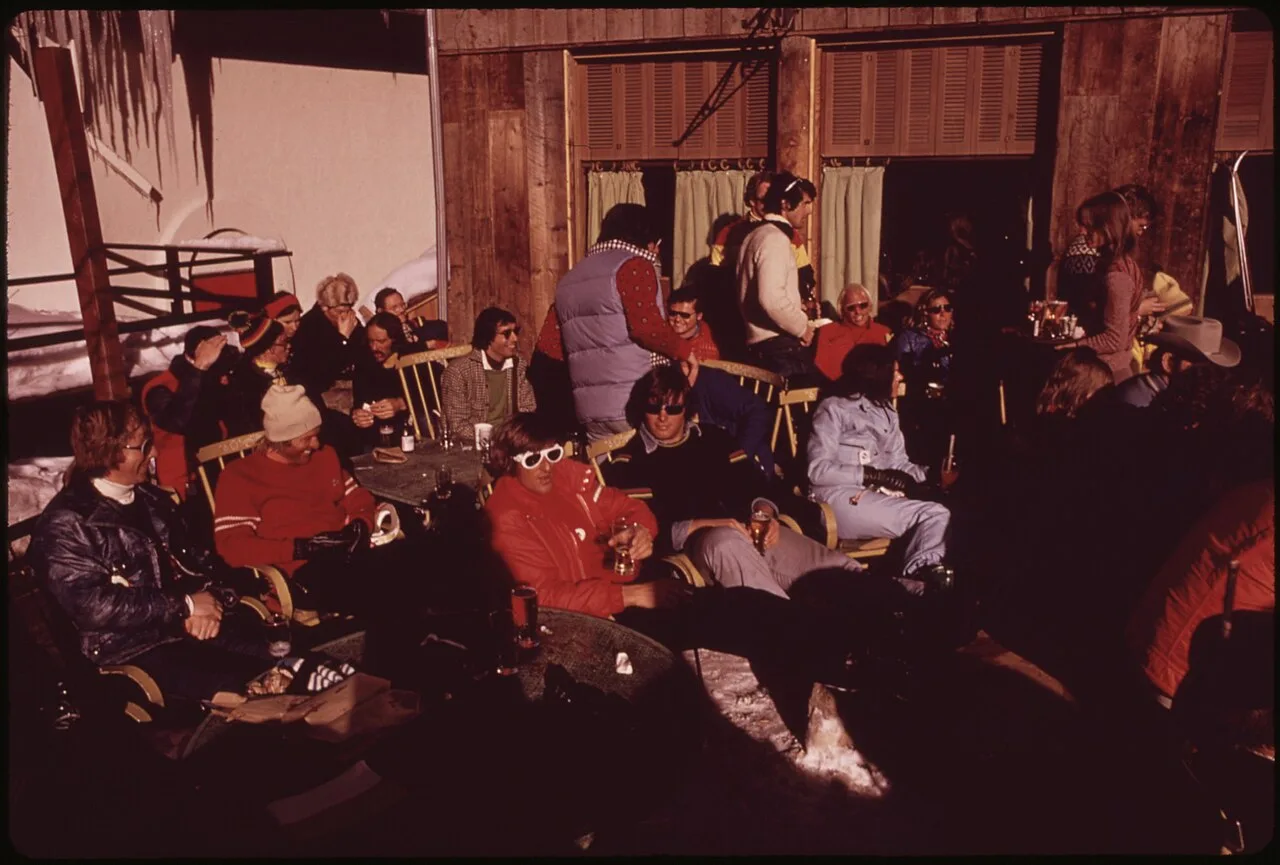 Skiers enjoying après-ski drinks in Vail in 1974